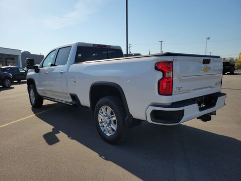 Used 2024 Chevrolet Silverado 2500 High Country w/ High Country Premium Package AWD/4WD image 3