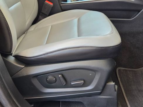 Used 2021 Ford Explorer XLT w/ Equipment Group 202A AWD/4WD image 29