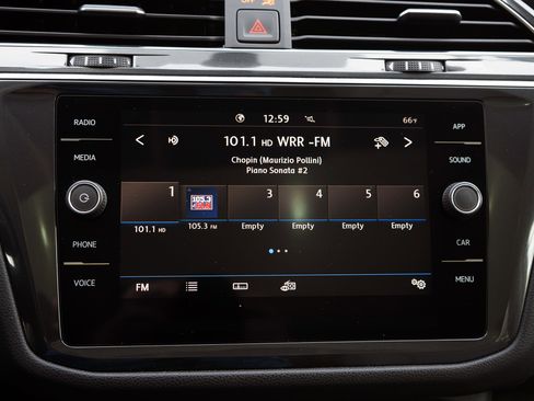 Used 2020 Volkswagen Tiguan SE w/ Panoramic Sunroof Package image 30