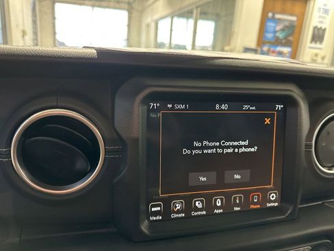 Used 2022 Jeep Wrangler Unlimited Sahara 4xe image 35