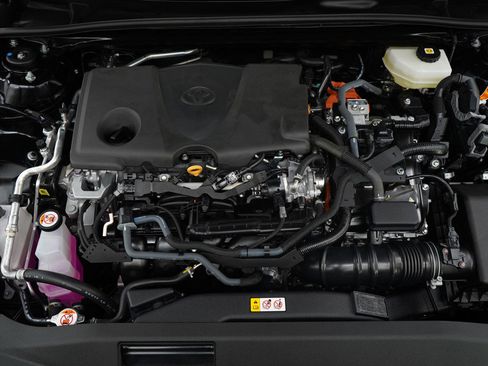 Used 2025 Toyota Camry SE image 30