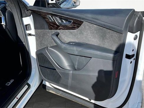 Used 2021 Audi Q8 Prestige image 19