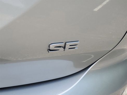 Used 2024 Mitsubishi Outlander SE image 29