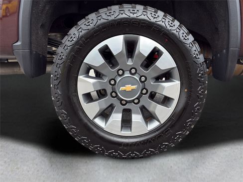 Used 2024 Chevrolet Silverado 2500 LT AWD/4WD image 29