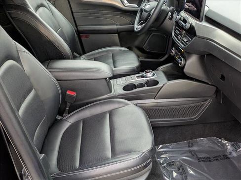 Used 2021 Ford Escape Titanium w/ Class II Trailer Tow Package image 22