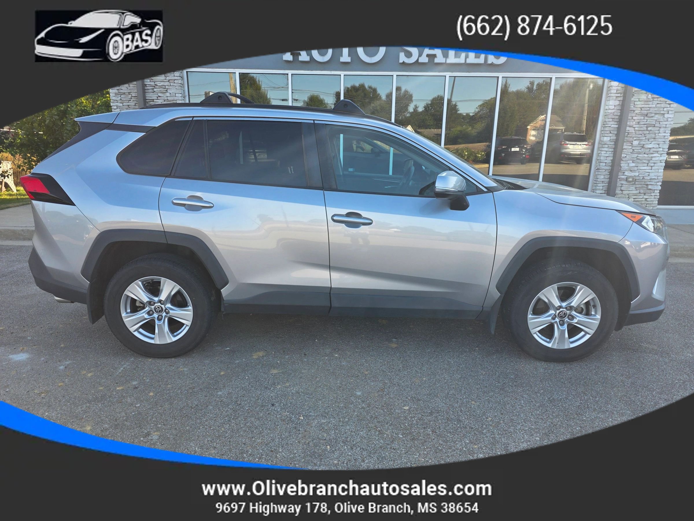 Used 2021 Toyota RAV4 XLE w/ Convenience Package FWD image 1
