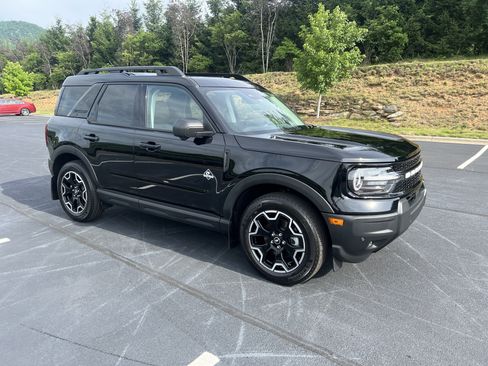 Used 2025 Ford Bronco Sport Outer Banks w/ Outer Banks Tech Package+ AWD/4WD image 3