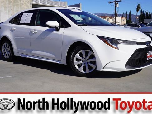 Certified 2022 Toyota Corolla LE image 1