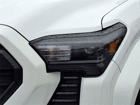 Used 2024 Toyota Tacoma TRD Sport image 9