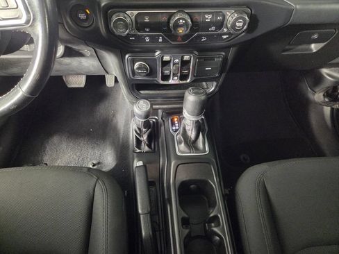 Used 2019 Jeep Wrangler Unlimited Sahara AWD/4WD image 14