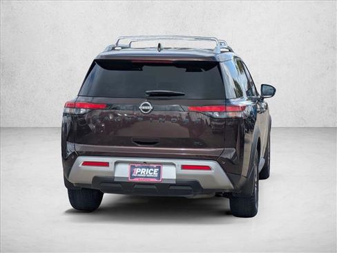 Used 2022 Nissan Pathfinder SL w/ Lighting Package (N92) FWD image 5
