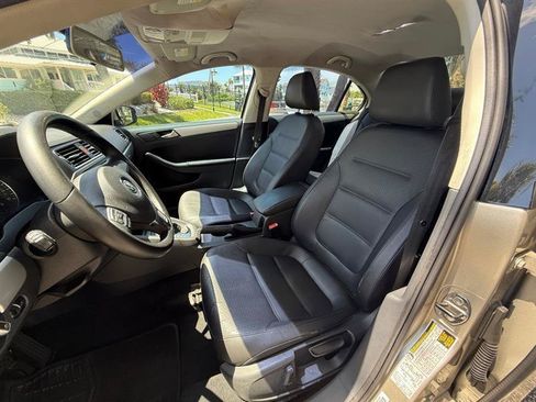 Used 2013 Volkswagen Jetta SE FWD image 7