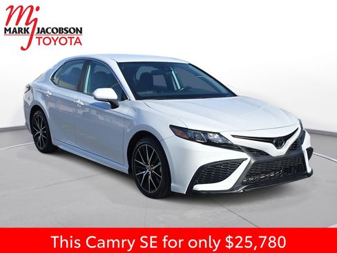 Used 2023 Toyota Camry SE image 5