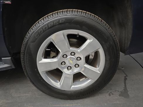 Used 2017 Chevrolet Suburban LT image 16