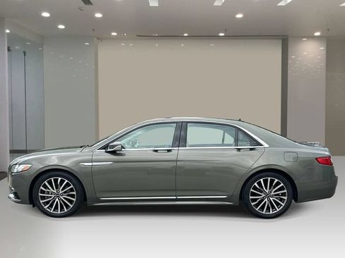 Used 2017 Lincoln Continental Select w/ Climate Package AWD/4WD image 2