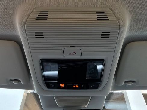 Used 2026 Volkswagen Tiguan SE FWD image 17