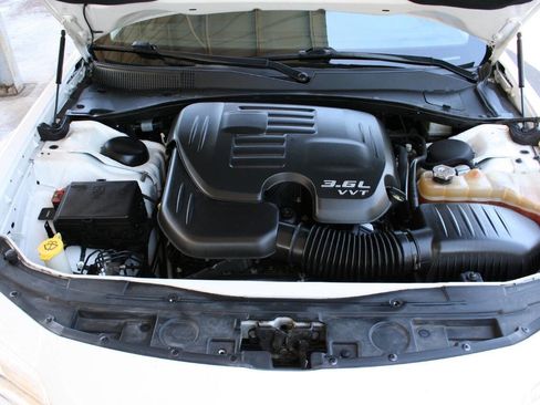Used 2017 Chrysler 300 Limited RWD image 12