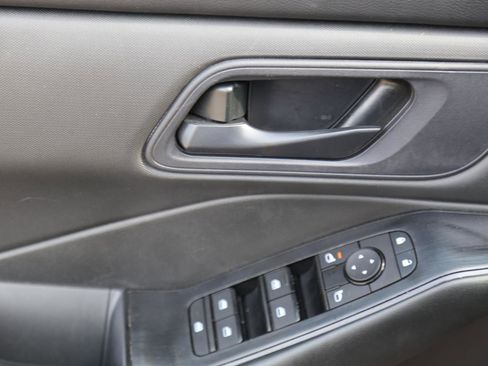 Used 2024 Nissan Rogue S AWD/4WD image 6