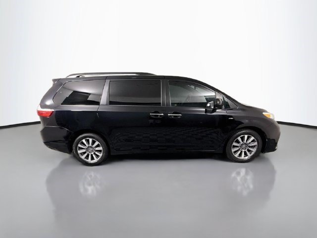 Used 2020 Toyota Sienna XLE w/ XLE Navigation Package AWD/4WD image 11