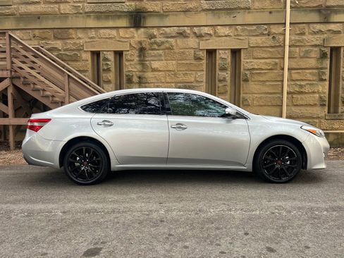 Used 2015 Toyota Avalon XLE Touring image 2