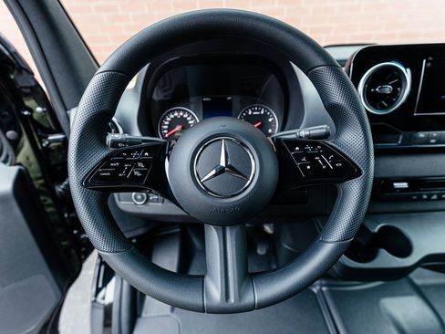 Used 2025 Mercedes-Benz Sprinter 2500 image 11