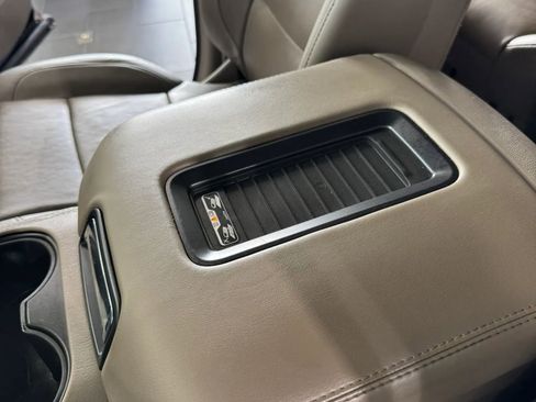 Used 2017 GMC Yukon SLT image 13