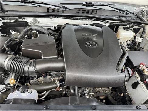 Used 2017 Toyota Tacoma TRD Off-Road w/ Tow Package (A/T) image 22