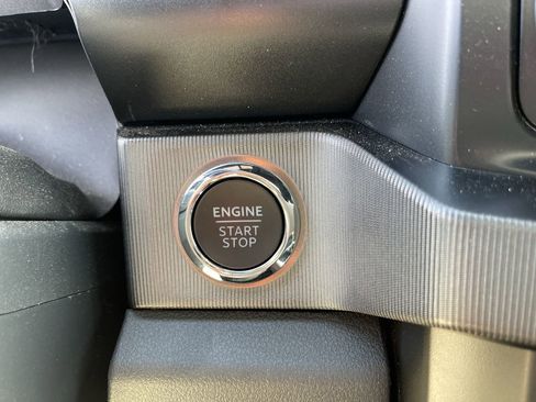 Used 2024 Ford F250 Platinum w/ Tremor Off-Road Package image 17