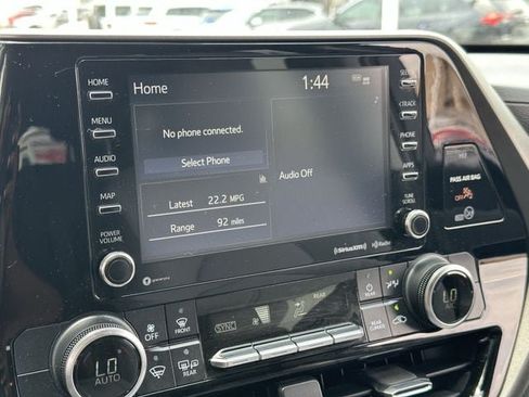 Used 2020 Toyota Highlander LE AWD/4WD image 20