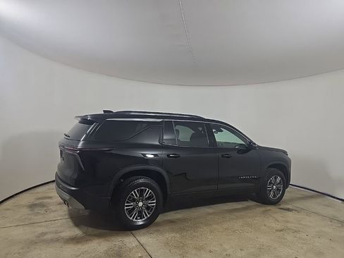 Used 2025 Chevrolet Traverse LT image 6