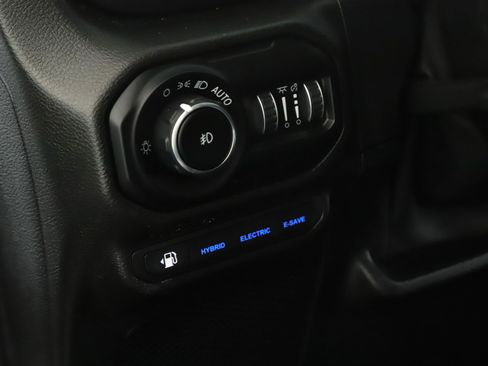 Used 2021 Jeep Wrangler Unlimited Sahara w/ Cold Weather Group AWD/4WD image 8