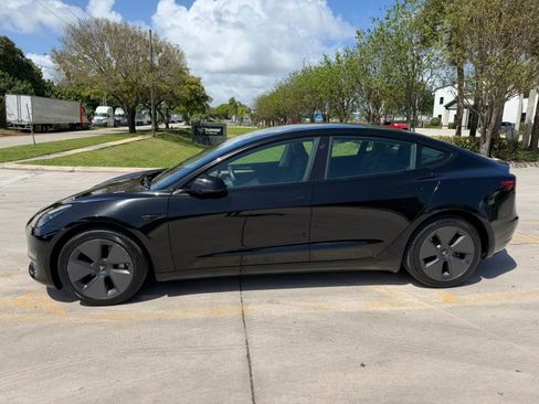Used 2023 Tesla Model 3 Standard Range image 2