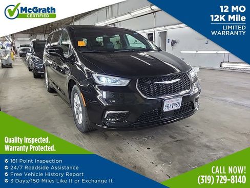 Used 2025 Chrysler Pacifica Select FWD image 1