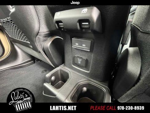 New 2025 Jeep Wrangler Unlimited Rubicon w/ Technology Group image 21