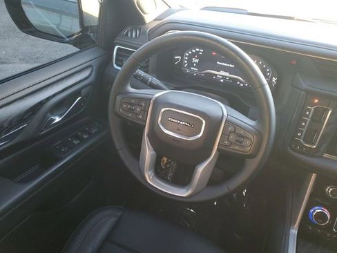 Used 2023 GMC Yukon Denali image 11