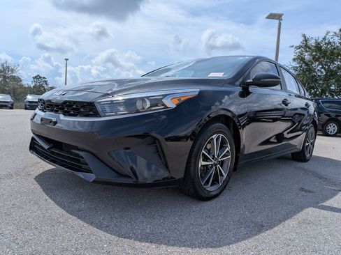 Used 2023 Kia Forte LXS w/ LXS Technology Package FWD image 9