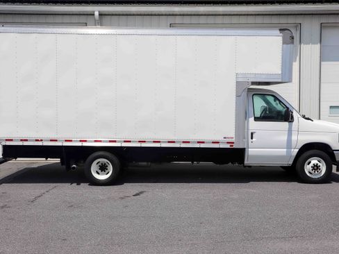 Used 2024 Ford E-450 and Econoline 450 Super Duty w/ Driver's Safety Package RWD image 2