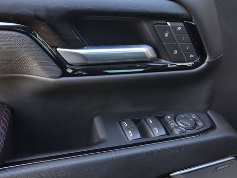 Used 2025 GMC Sierra 2500 AT4X image 22