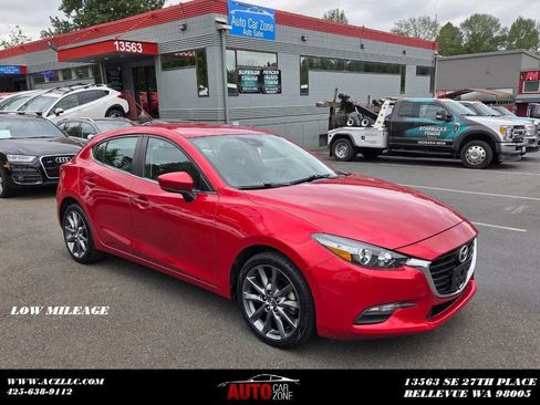 Used 2018 MAZDA MAZDA3 Touring FWD image 1