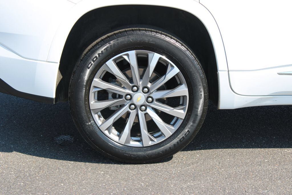 Used 2023 Chevrolet Traverse Premier FWD image 13