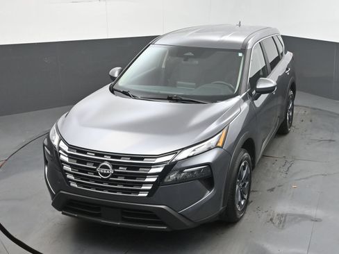 Used 2025 Nissan Rogue SV FWD image 26