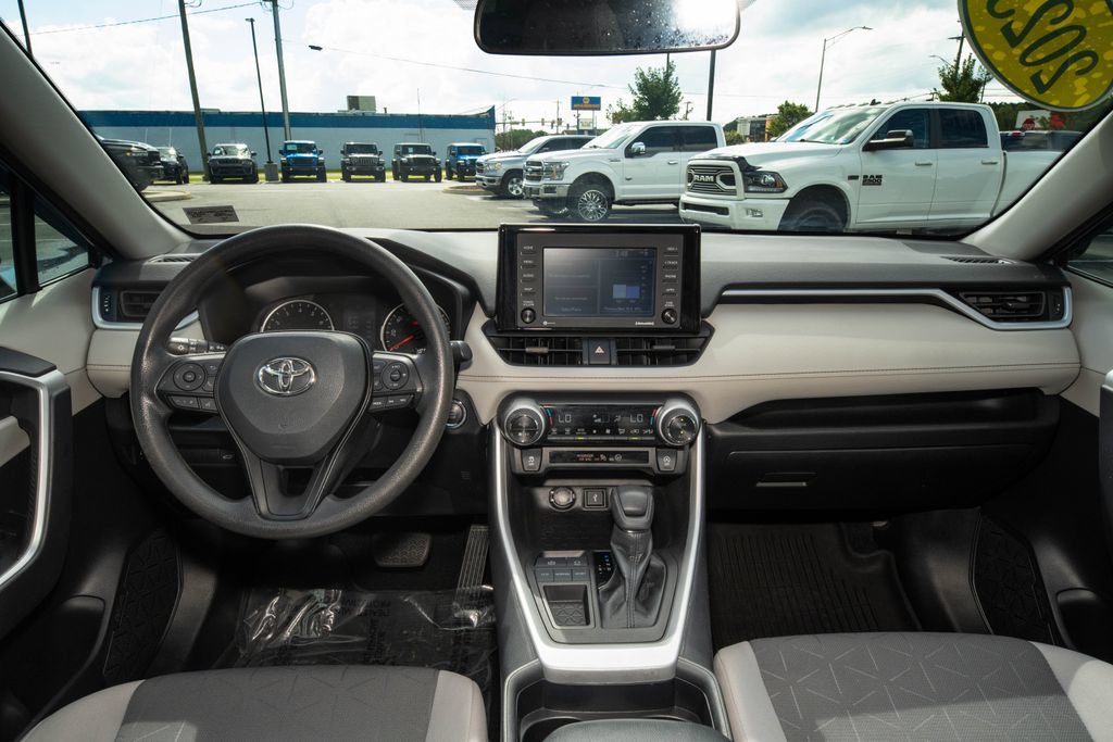 Used 2021 Toyota RAV4 XLE w/ Convenience Package FWD image 19