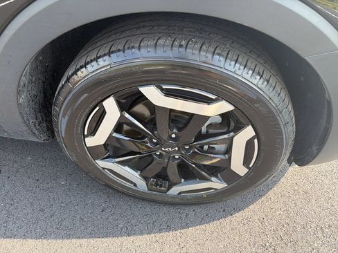 Certified 2023 Kia Telluride S w/ S Sunroof Package AWD/4WD image 25