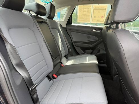 Used 2025 Volkswagen Jetta SE FWD image 21