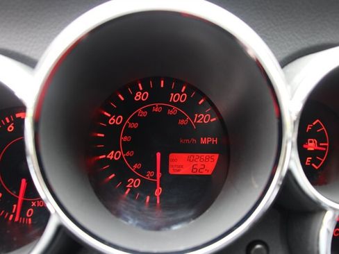 Used 2003 Toyota Matrix FWD image 7