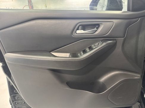 Used 2024 Nissan Rogue SV AWD/4WD image 25