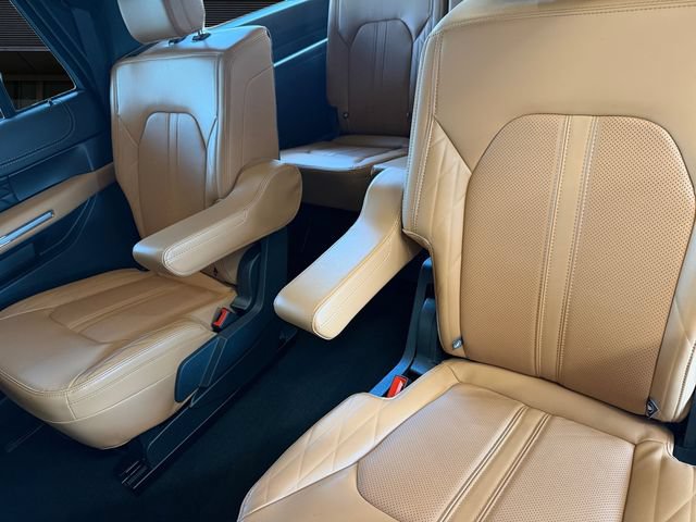 Used 2024 Ford Expedition Max Platinum AWD/4WD image 13