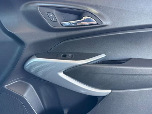 Used 2025 Chevrolet Trax LS FWD image 25