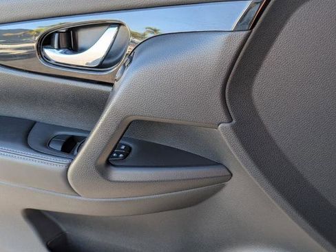 Certified 2021 Nissan Rogue Sport SV FWD image 28