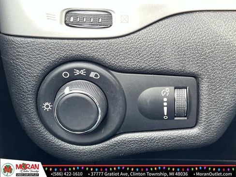 Used 2016 Jeep Cherokee Sport image 24